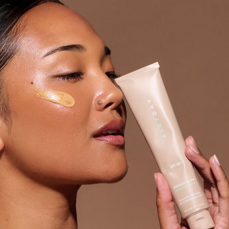 AiryDay Bronze Glow Lifestyle Image